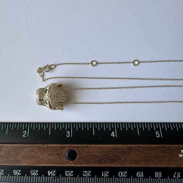 Gold Diamond & Emerald Panther Head Necklace in 14kt Yellow Gold – 1.10ctw Diamonds For Sale - Image 8 of 9