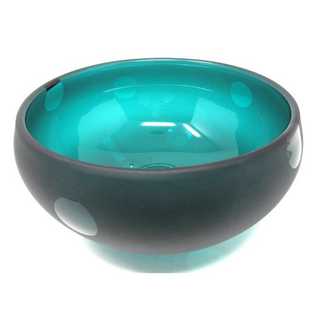 Mid-Century Modern Emerald Hand-Blown Glass Decorative Bowl With Etched Circles and Rectangles For Sale - Image 3 of 9