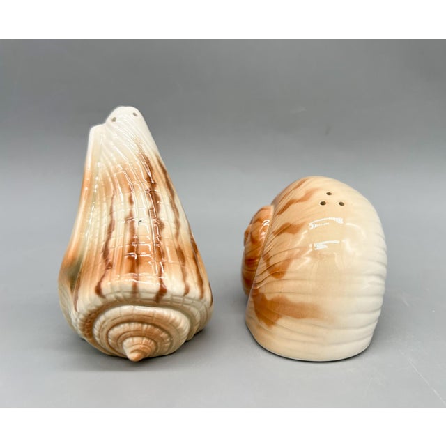 1980s Vintage Otagiri Japan Ceramic Seashell Salt & Pepper Shakers – Coastal Chic Shell Set - Nautical/ Palm Beach For Sale - Image 5 of 10