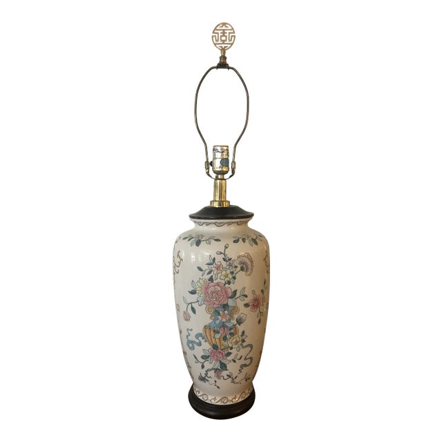1970s Chinoiserie Ming Style Enameled Porcelain Lamp For Sale