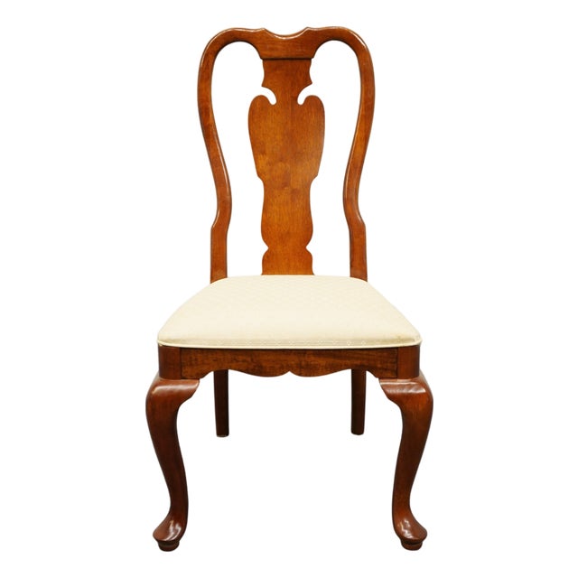 Universal Furniture Cherry Traditional Queen Anne Style Dining Side Chair For Sale