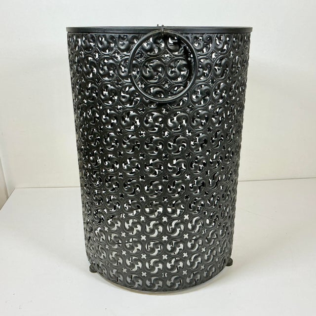 1980s Vintage Neoclassical Italian Hollywood Regency Pierced Metal Open Hamper. For Sale - Image 9 of 11