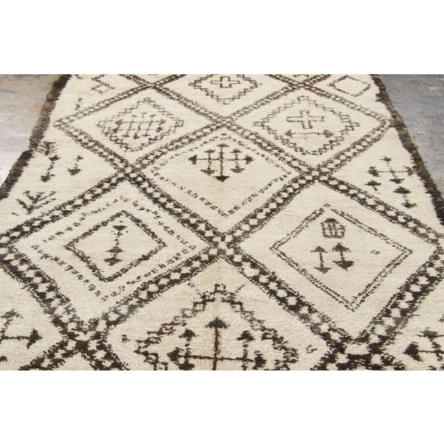 1950s Vintage Moroccan Berber Wool Runner by Rug & Kilim, 1950-1959 For Sale - Image 5 of 9