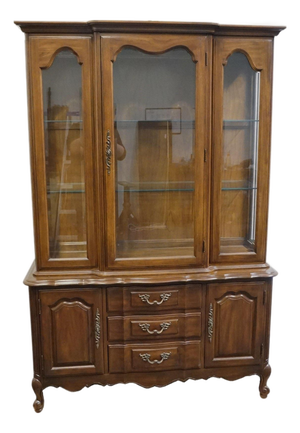 Thomasville Furniture Tableau Collection Country French Provincial 50" Lighted Display China Cabinet 14121-410