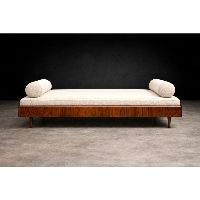 Giuseppe Scapinelli Floating Daybed in Solid Caviúna Wood With Off-White Alpaca Bouclé Upholstery, Brazil, 1950s For Sale - Image 12 of 17