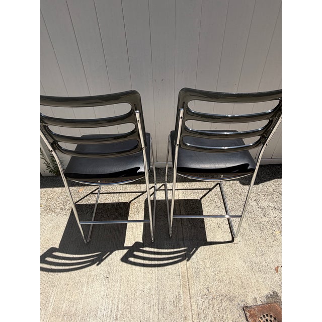 Art Deco Vintage 1970s Chrome and Black Vinyl Bar Stools – Pair For Sale - Image 3 of 9