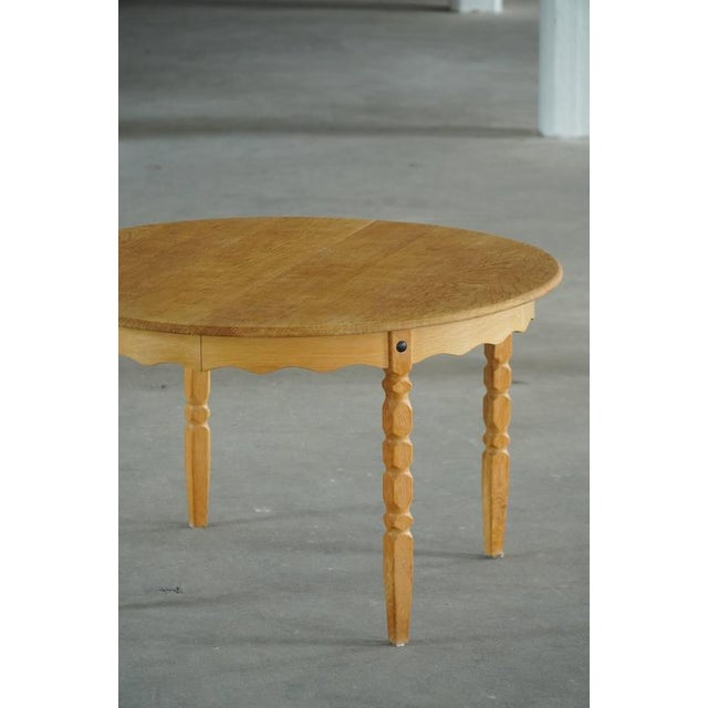 Mid-Century Danish Round Dining Table in Oak with Three Extensions, 1960s For Sale - Image 4 of 18