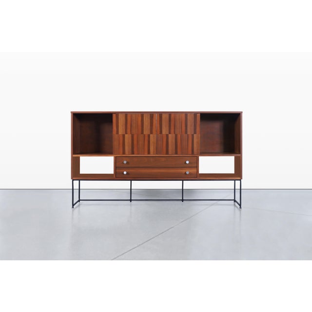 1960s Mid-Century Modern Walnut and Rosewood Display Cabinet by Stanley For Sale - Image 10 of 14