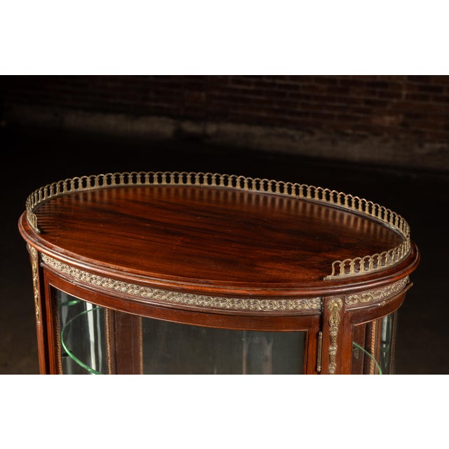 Early 20th Century Louis XVI Style Mahogany Curio Cabinet For Sale In Chicago - Image 6 of 15