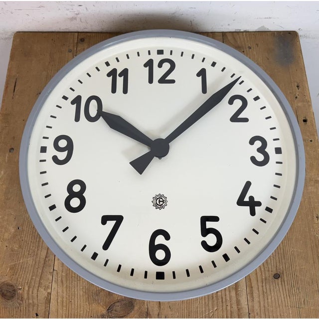 Large Industrial Grey Factory Wall Clock from Chronotechna, 1950s For Sale - Image 10 of 17