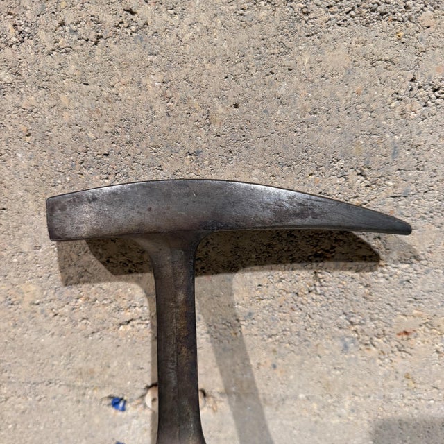 For your consideration, a vintage Estwing E30 Rock Pick Hammer, also commonly referred to by geologists as a geologist's...