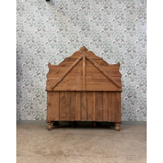 A spectacular and rare english sideboard dating from the late 19th century. With its numerous drawers, richly carved...