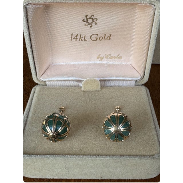 Mid-Century Modern Mid Century Jade and 14k Filigree-Caged Ball Drop Earrings For Sale - Image 3 of 3