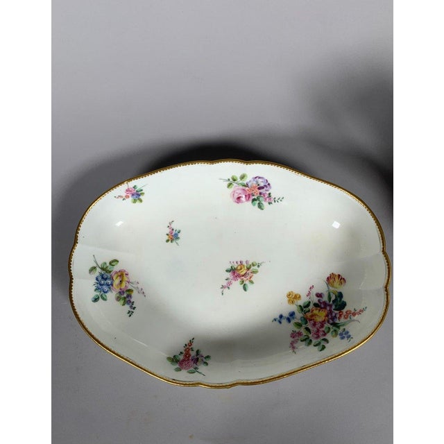 Ceramic 18th Century Covered Sèvres Porcelain Water Jug ​​and Basin For Sale - Image 7 of 12