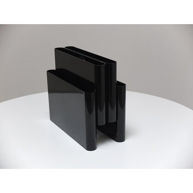 Funky magazine holder designed by Giotto Stoppino for Kartell around 1970. This became an instant classic thanks to the...