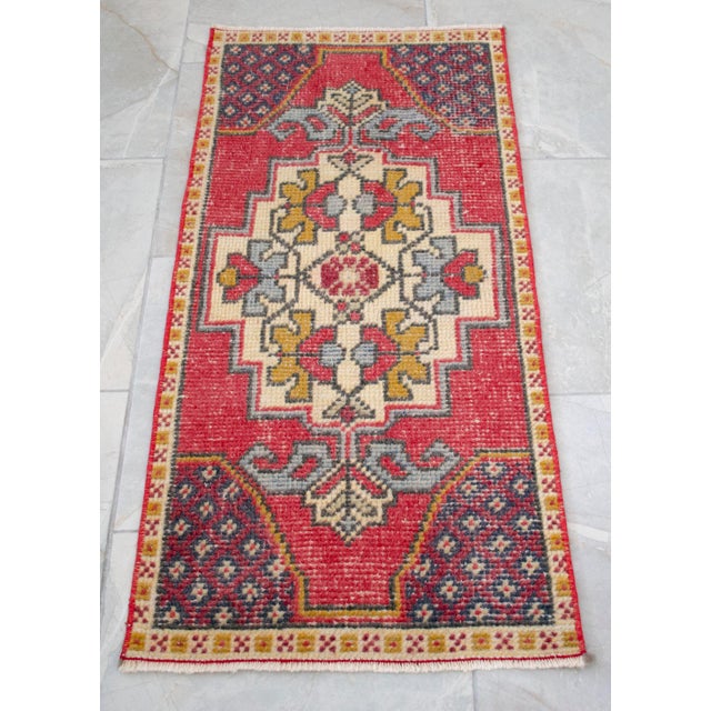 1970s Hand Knotted Low Pile Turkish Petite Rug Entry Decor, Bath Mat - 19'' X 40'' For Sale - Image 12 of 13