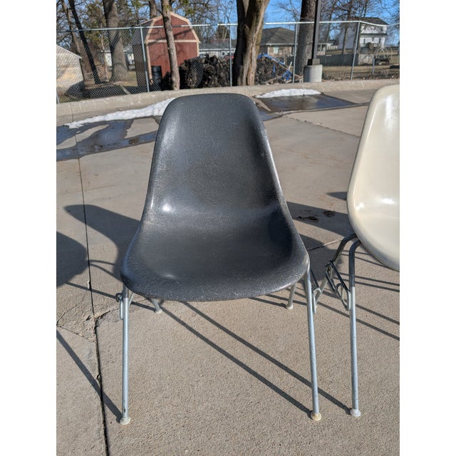 1960s Set of Eames for Herman Miller Fiberglass Shell DSS Chairs For Sale - Image 10 of 18