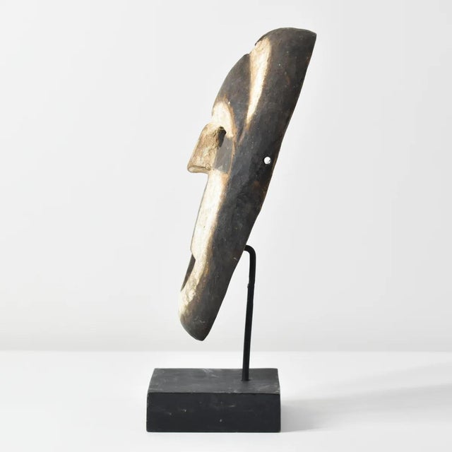 Carvings of figures and masks from the Kumu (Komo) people have gained attention in the last 25 years, thanks to the...