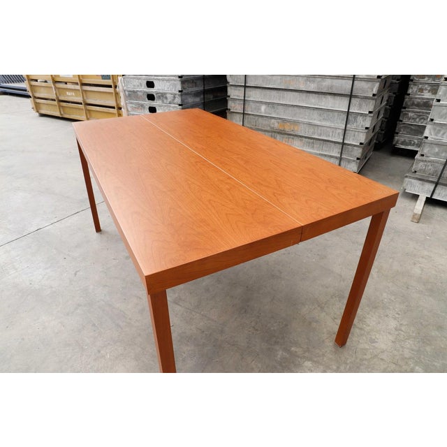 Extendable Table in the style of Florence Knoll Bassett for Knoll International, 1973 For Sale - Image 4 of 11