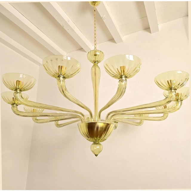Very large Murano glass Mid-Century Modern chandelier, attributed to Venini, Italy 1980s. The hand blown Murano glass...