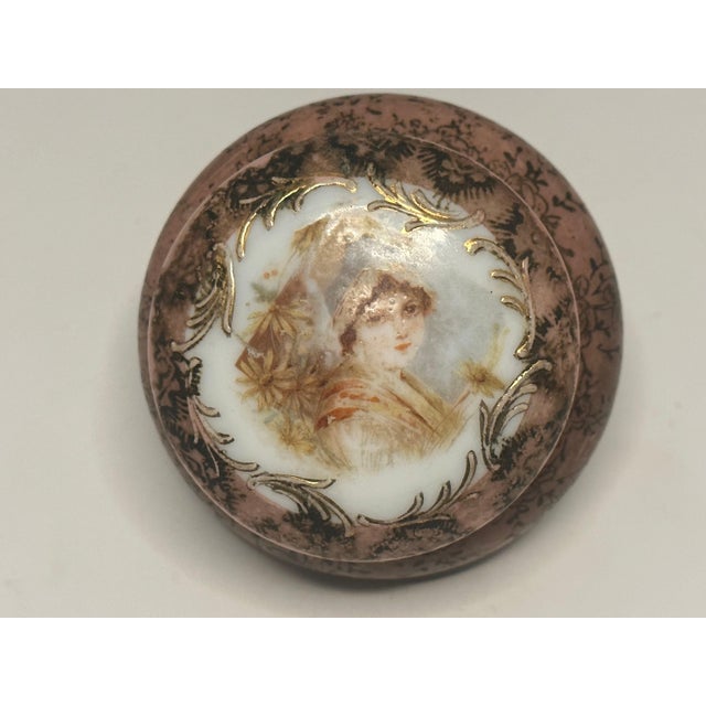C. F. Monroe Wavecrest Nakara Dresser Box for your consideration. The box measures approx. 2 7/8 inches tall and 3 inches...