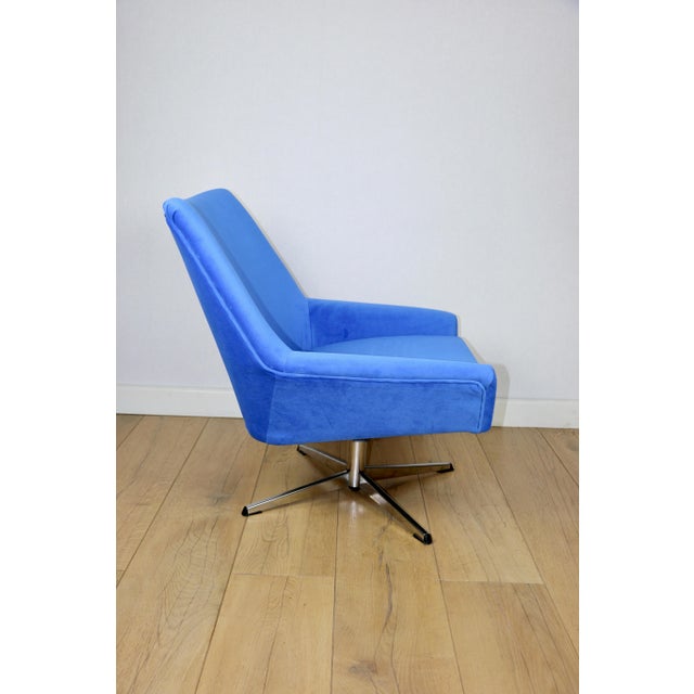 Blue Vintage Jade Series Swivel Lounge Chair with Blue Cornflower Velvet Upholstery, GDR, 1970s For Sale - Image 8 of 11