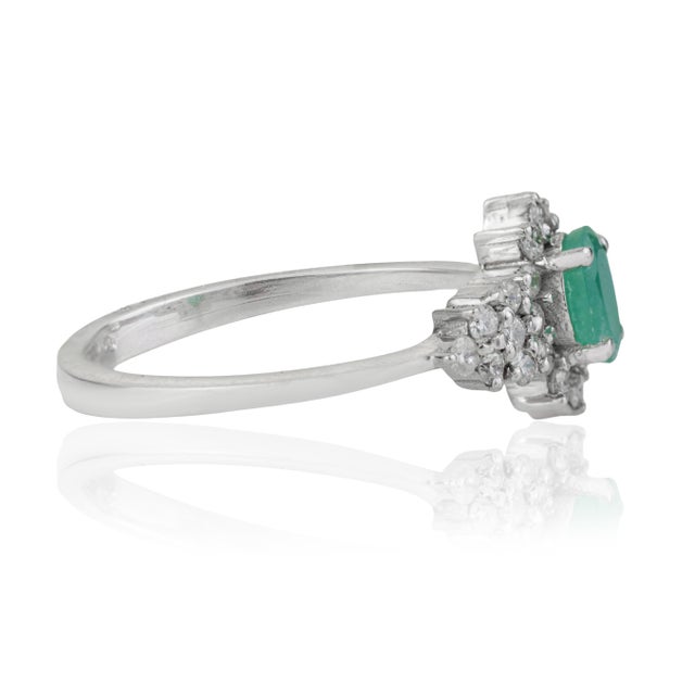 Metal Diamond Studded Regal Natural Emerald Wedding & Engagement Cocktail Ring Size 8.5 For Sale - Image 7 of 13