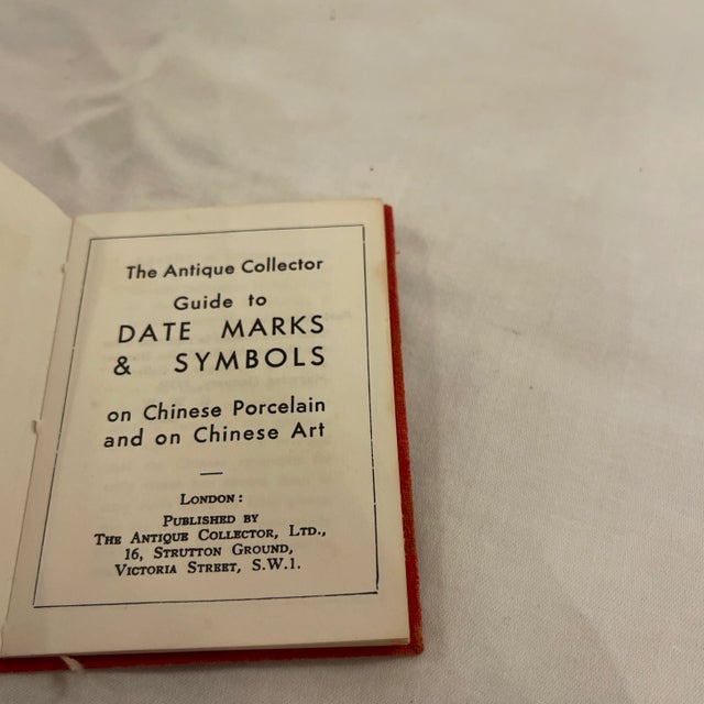 Rare, mini book. Chinese porcelain marks and symbols. Jolliffes oriental, Dallas, and Denver.