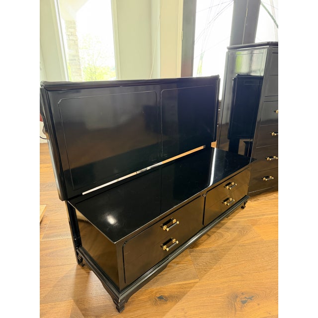 Vintage Lane Black Lacquer Hollywood Regency Queen Bedroom Suite With Matching Cedar Chest For Sale - Image 6 of 16