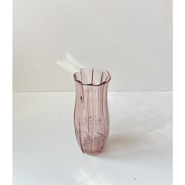 Vintage Art Deco Vase in Pink Rosaline Glass, 1930s For Sale - Image 4 of 9