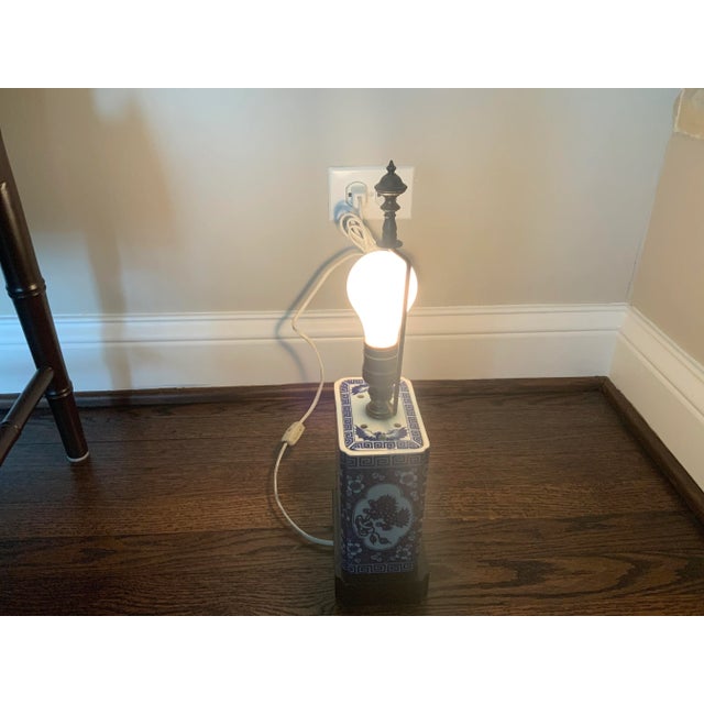 1980s Blue & White Foo Dog Table Lamp For Sale In Chicago - Image 6 of 11