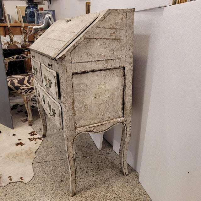 Provencal Louis XV Style Chest of Drawers, France, 19th Century For Sale - Image 11 of 18