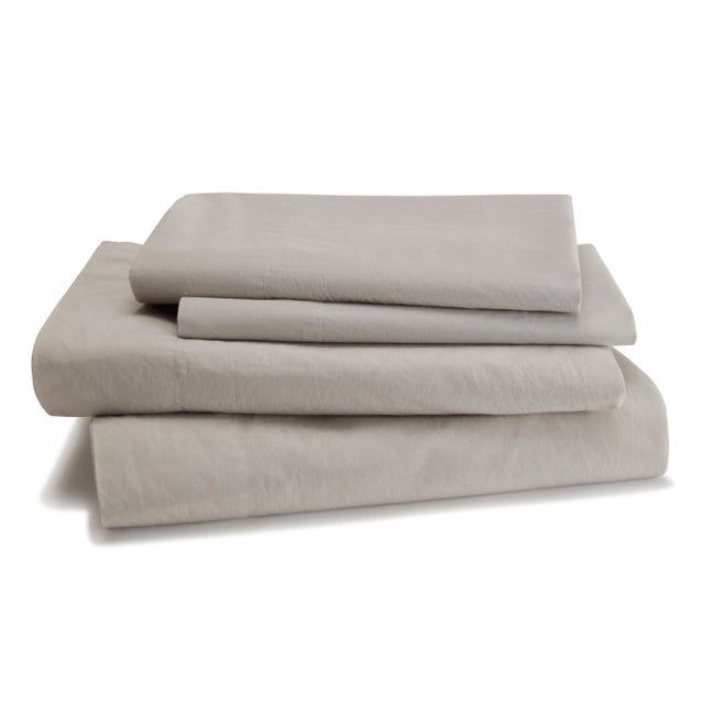 Contemporary Lorimer Bedding Twin Fitted Sheet in Dolphin Grey For Sale - Image 3 of 3