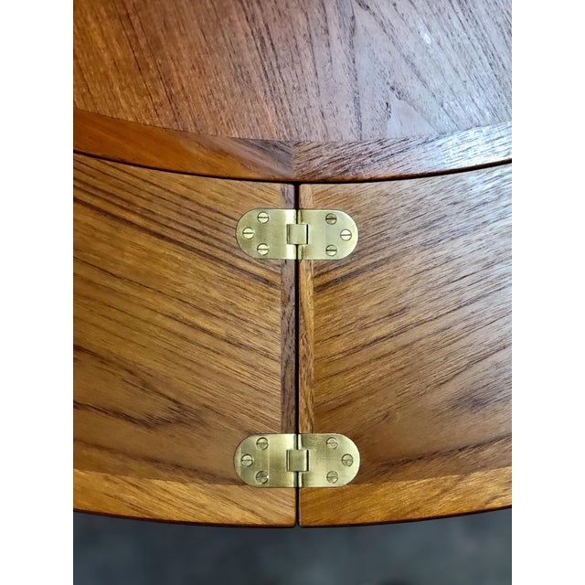 Danish Flip Flap Lotus Dining Table from Dyrlund, 1960 For Sale - Image 10 of 17