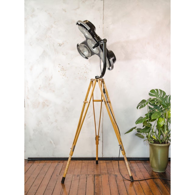 Industrial 2004 Four-Lens Shadowless Surgical Lamp on Army Crutch Tripod from Heraeus Hanaulux, 1990s For Sale - Image 3 of 18