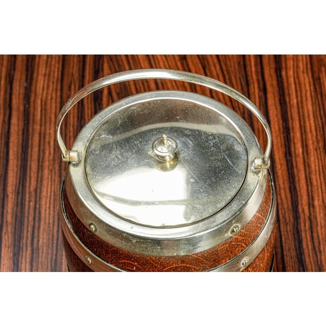 1920s English Antique Silverplate Dark Oak Biscuit Jar With Porcelain Lining Shield For Sale - Image 5 of 13