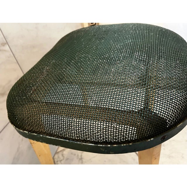 Metal Mesh MCM Chair in the Manner of Jean Prouve For Sale In Saint Louis - Image 6 of 12