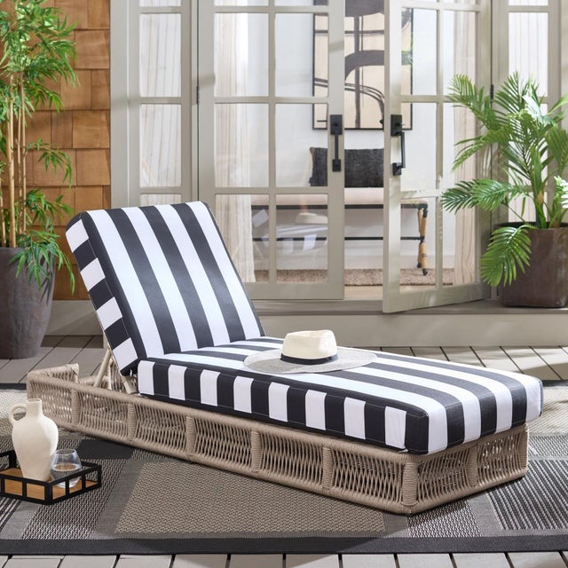 Transform your outdoors into a staycation oasis with this stunning Gillian Sunlounger. Coastally styled with woven heather...