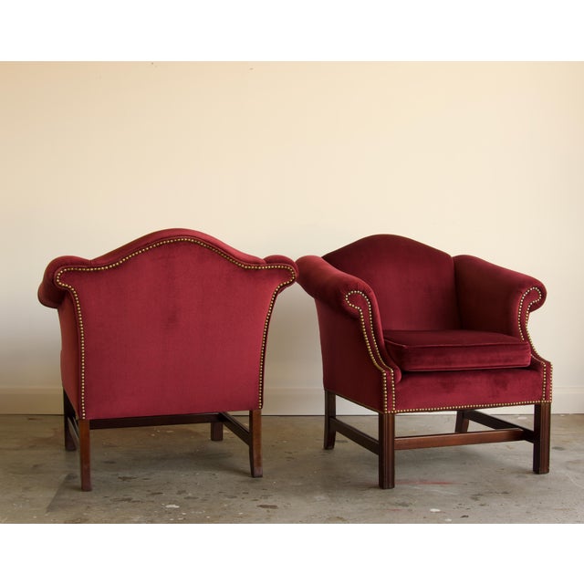 English Pair, Vintage Chippendale Style Camelback Club Chairs in Burgundy Velvet With Brass Nailheads, Late 20th Century For Sale - Image 3 of 7
