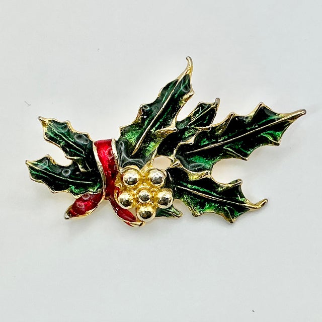 Dark Green Mid-Century Boho Chic Americana Christmas Holly Swag Brooch With Red Ribbon. For Sale - Image 8 of 10
