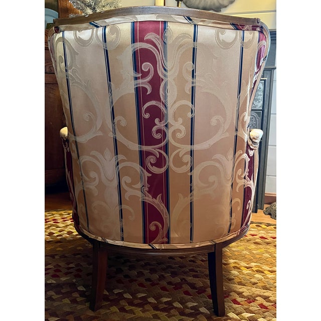 Hardwood frame Button and tufted Currently in smoke free, pet free home