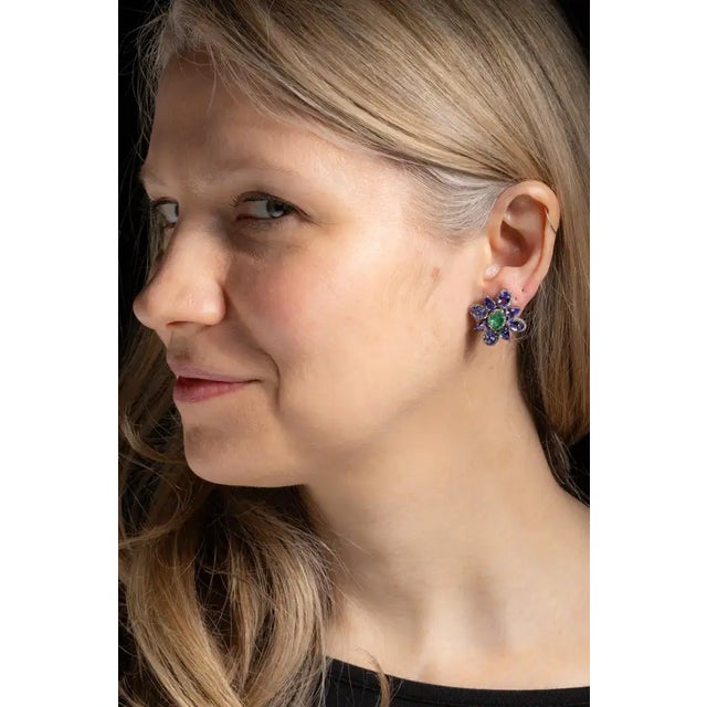 Contemporary Pair of Flower Motif Stud Earrings With Diamonds, Emeralds & Tanzanite Gemstones For Sale - Image 3 of 4