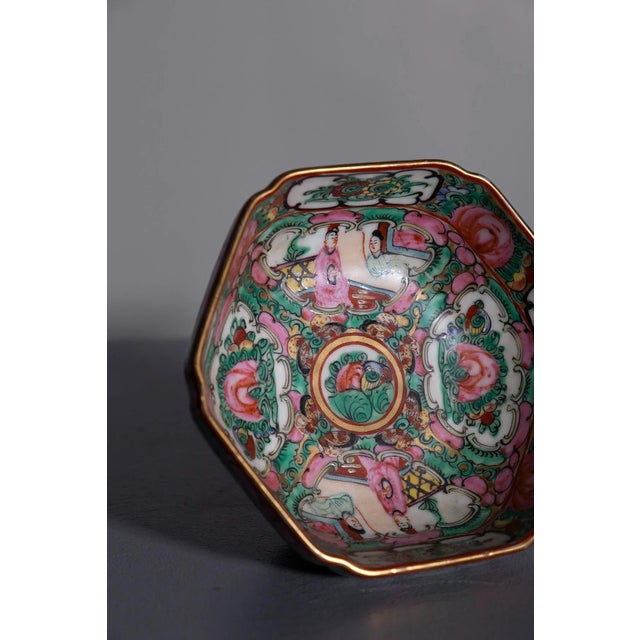 Mid-Century Modern Chinese Porcelain Vase with Floral Decorations, 1950s For Sale - Image 3 of 6