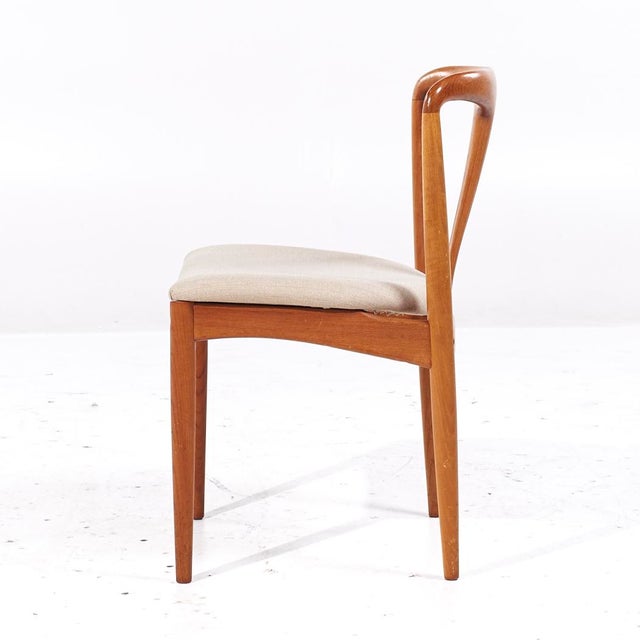 Johannes Andersen for Uldum Mobelfabrik Mid Century Teak Juliane Chairs – Set of 6 For Sale In Chicago - Image 6 of 11