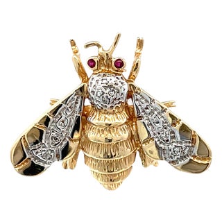 Mid 20th Century 14k Yellow Gold Ruby-Eye Bee Figural Vintage Brooch Pin For Sale