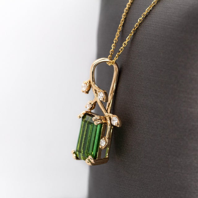 3.4cts Chrome Tourmaline Pendant With Natural Diamond Accents: 14k Solid Gold For Sale - Image 4 of 7