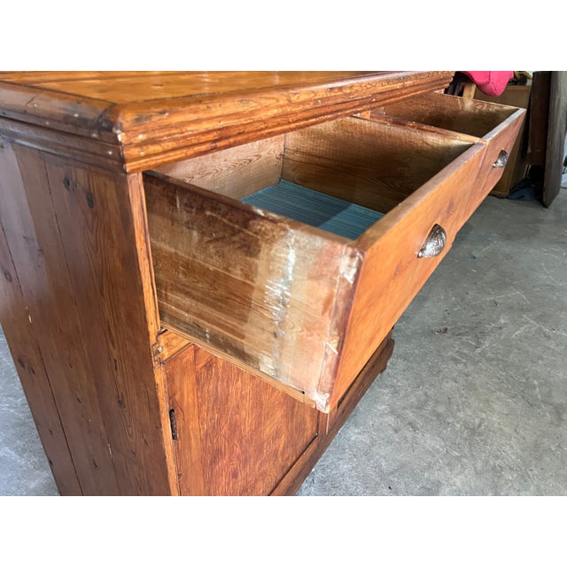 Early 20th Century Early American Style Pine Hutch Top Cabinet. For Sale - Image 17 of 17