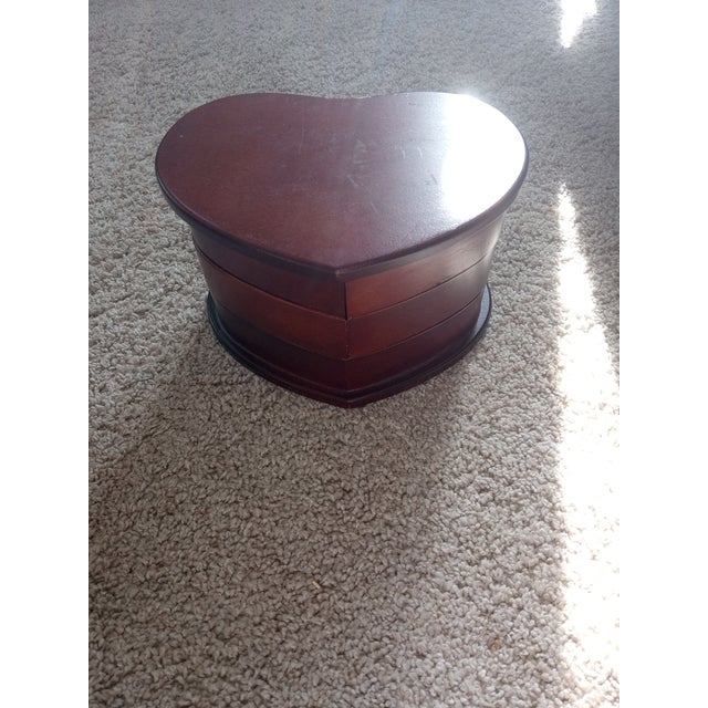 Wood 1980s Exquisite Bombay Mahogany Wood Heart Shaped Swivel Jewelry Box. For Sale - Image 7 of 7
