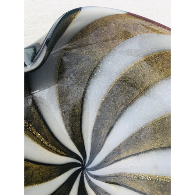 Alfredo Barbini Mid Century Modern Alfredo Barbini Black and White Gold Flex Italian Bowl. For Sale - Image 4 of 12