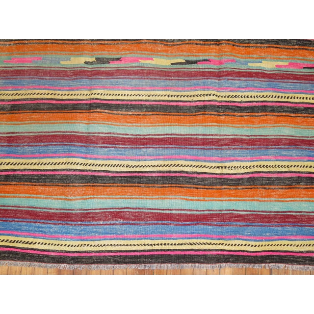 Mid-20th century striped Turkish kilim rug no. r4693 size 5' 6" x 8' 2" (168 x 249 cm)